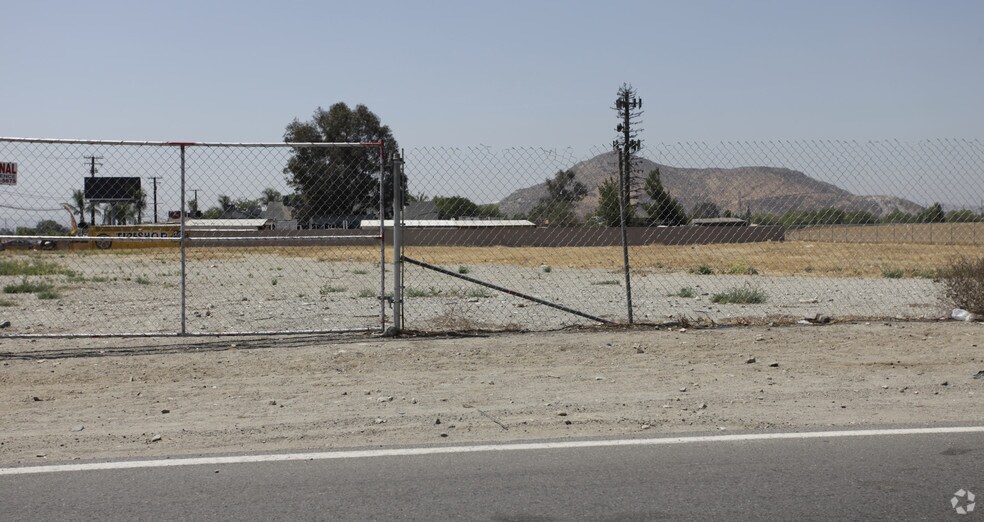 More Photos Of 10930 Cedar Ave, Bloomington Unknown For Lease