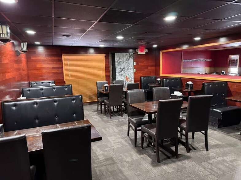 More Photos Of 600 E Bridge St, Redwood Falls Restaurant For Sale