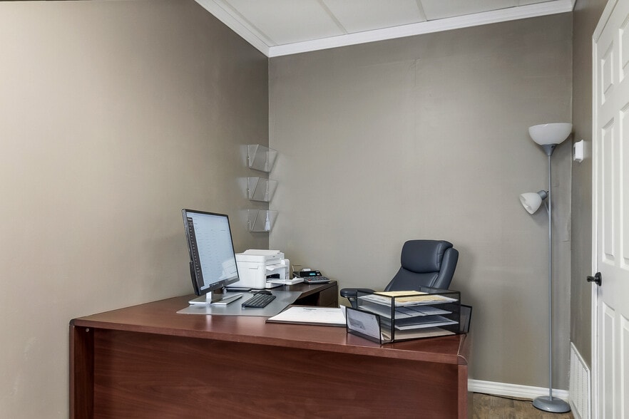 More Photos Of 6636 Canyon Dr, Amarillo Warehouse For Sale