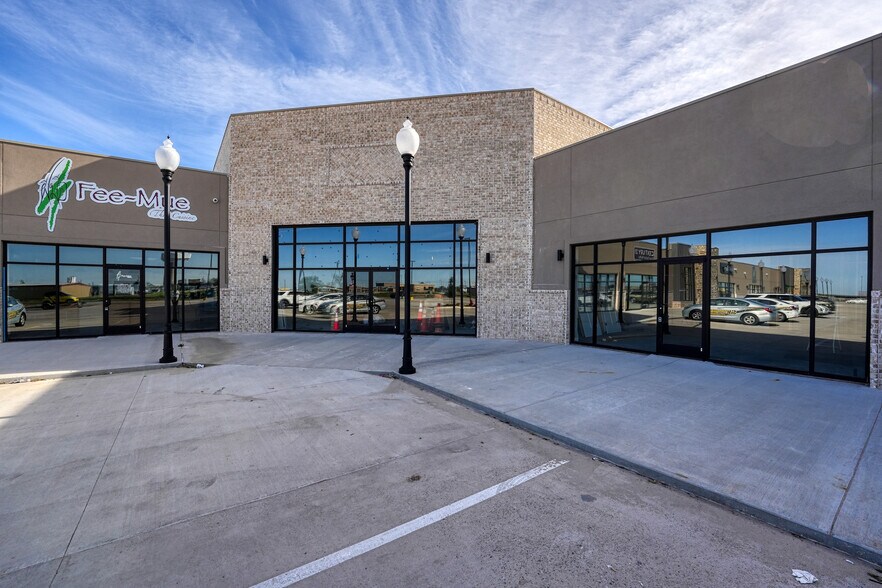 More Photos Of 13002-13070 Commerce St., Elgin Storefront Retail Office For Sale