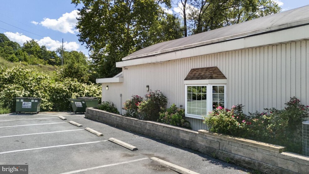 More Photos Of 5 Spring Valley Rd, Reading Restaurant For Sale