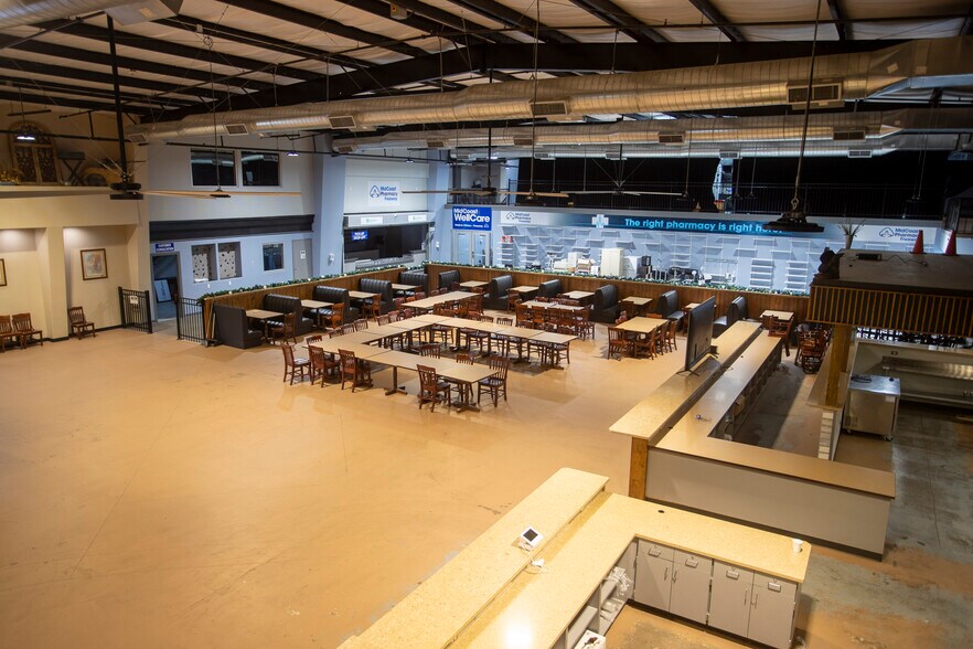 More Photos Of 25000 US 59 Rd, El Campo Flex For Sale