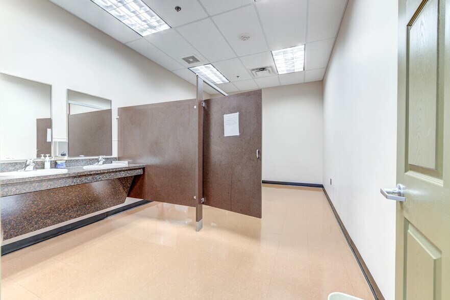 More Photos Of 1470 S Vandeventer Ave, Saint Louis Loft Creative Space For Sale