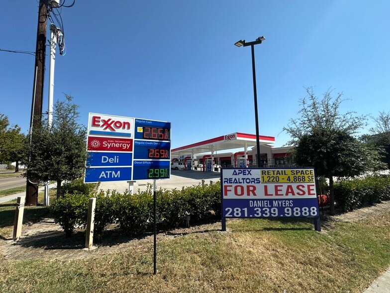 More Photos Of 6953 W Tidwell Rd, Houston Storefront Retail Office For Lease