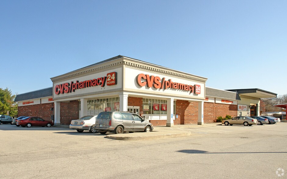 More Photos Of 271 Mammoth Rd, Manchester Drugstore For Lease