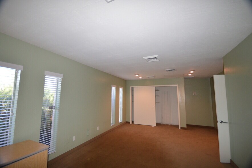 More Photos Of 761 E University Dr, Mesa Office Residential For Lease