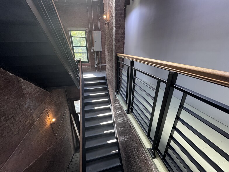 More Photos Of 39 Washington Ave, Brooklyn Storefront Retail Office For Lease