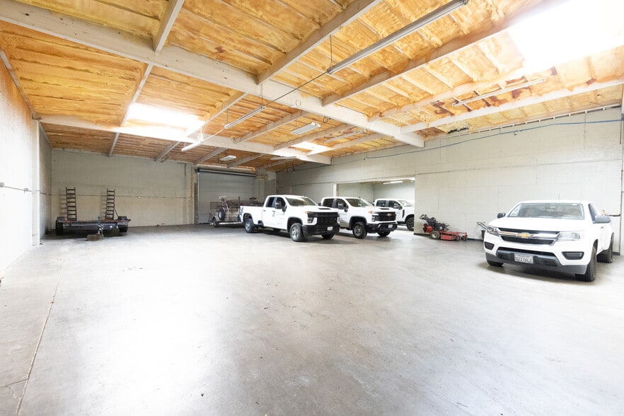 More Photos Of 7200-7240 Adams St & Texaco Ave, Paramount Warehouse For Sale
