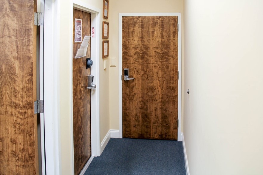 More Photos Of 11 Tupelo Ave SE, Fort Walton Beach Light Manufacturing For Sale