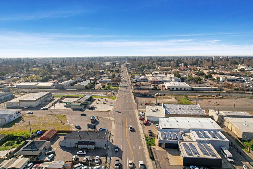 More Photos Of 104 E Lodi Ave, Lodi Storefront Retail Office For Sale