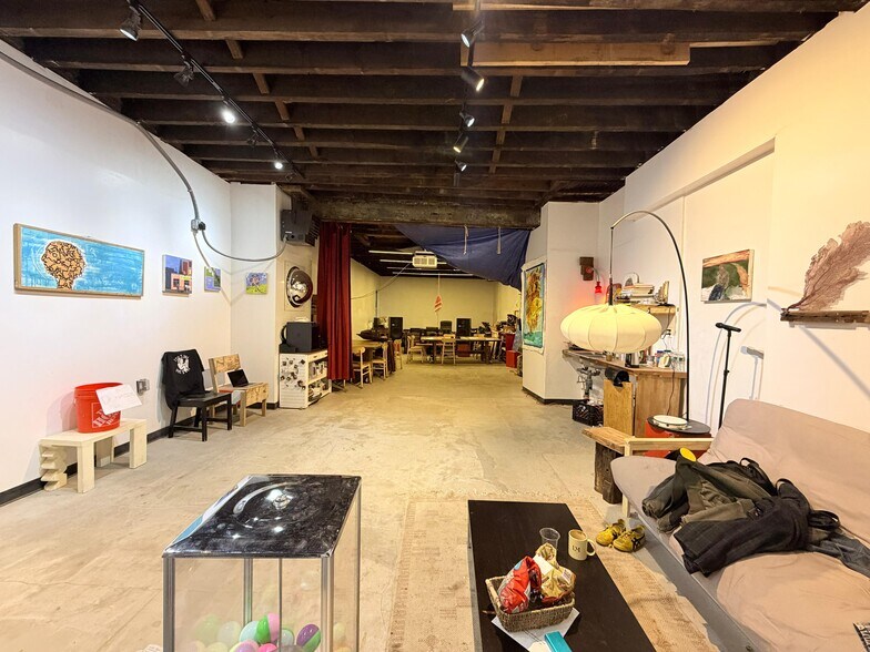 More Photos Of 671 Flatbush Ave, Brooklyn General Retail For Lease