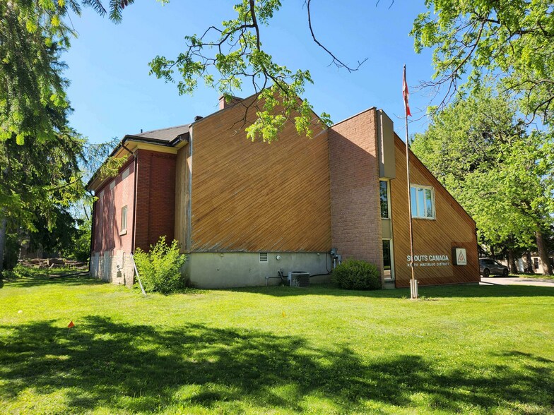 More Photos Of 844 Frederick St, Kitchener Office For Sale