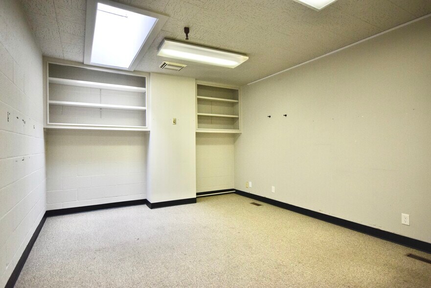 More Photos Of 2801 SE 9th St, Portland Warehouse For Lease