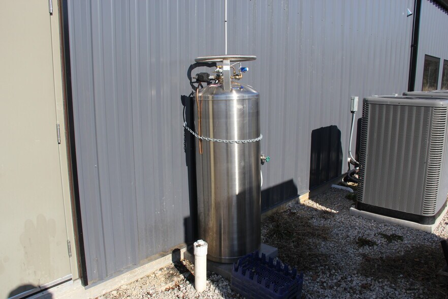 More Photos Of 311 9th st, Green Forest Flex For Sale