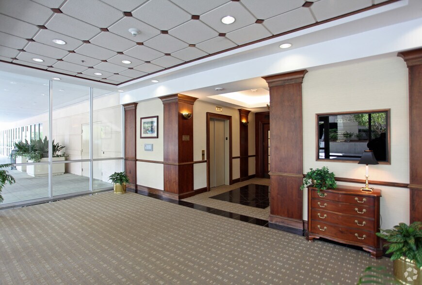 More Photos Of 370 Knollwood St, Winston-Salem Office For Lease