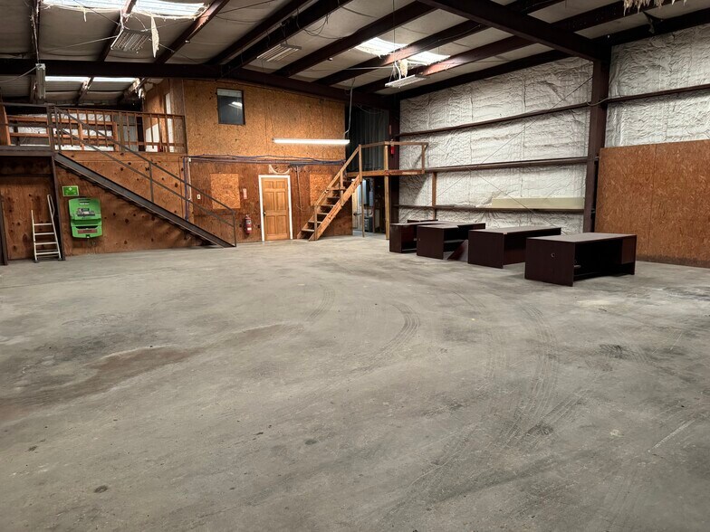 More Photos Of 4745 Fannett Rd, Beaumont Industrial For Lease