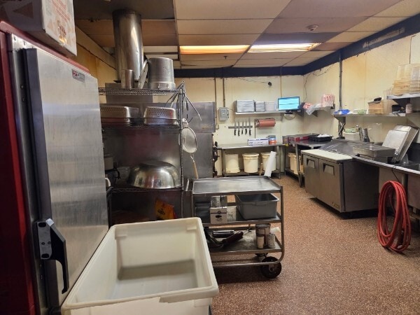 More Photos Of 6 Dexter Plz, Pearl River Warehouse For Lease