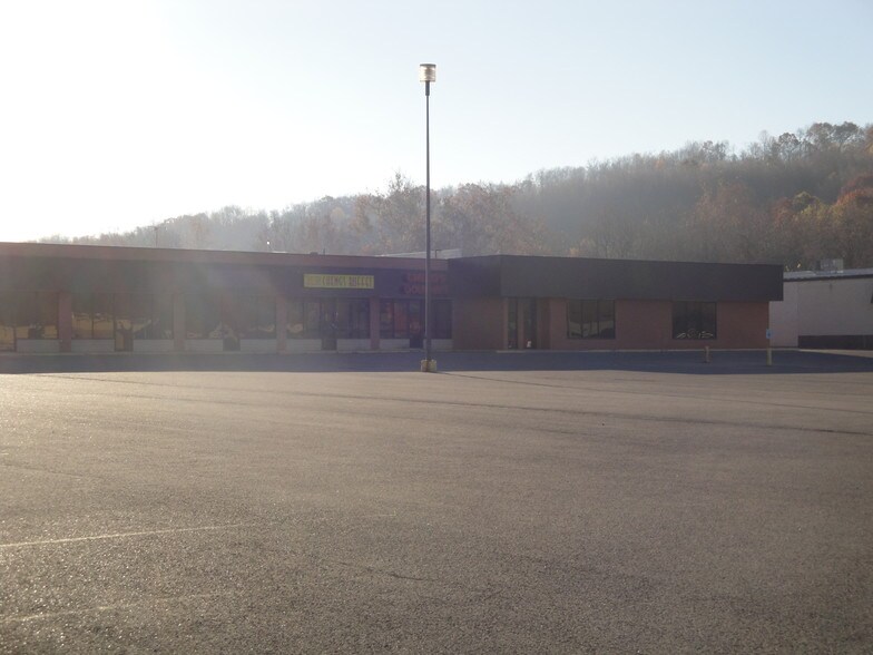 More Photos Of 1639-1649 S Washington St, Millersburg Storefront For Sale