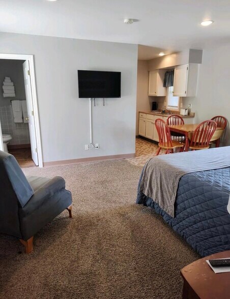 More Photos Of Lake Road 254-15, Wheatland Hotel For Sale