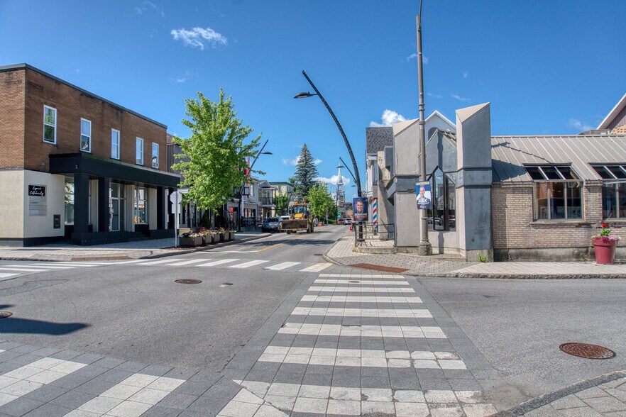 More Photos Of 1578 Av Saint-Louis, Plessisville General Retail For Sale