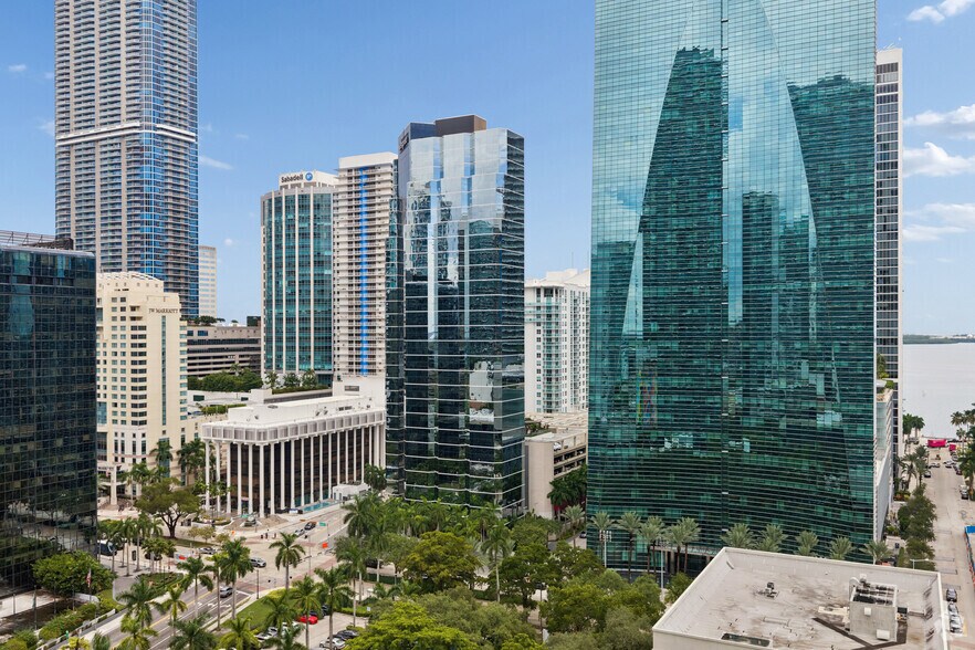 More Photos Of 1221 Brickell Ave, Miami Coworking Space