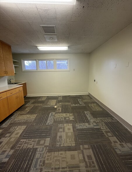 More Photos Of 936 Church Ave, Saint Charles Office For Sale
