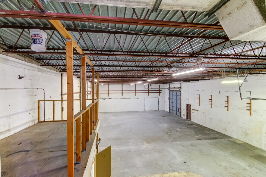 More Photos Of 5767 157th Ave N, Clearwater Light Manufacturing For Lease