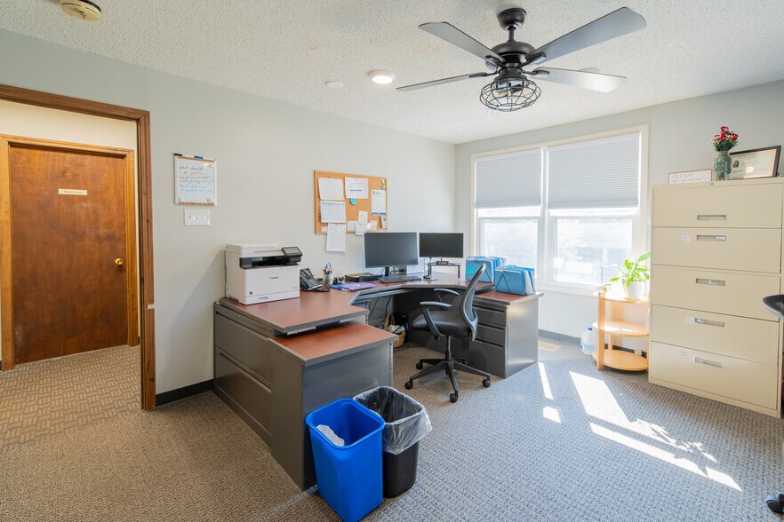 More Photos Of 4150 Crescent Dr, Saint Louis Office For Sale
