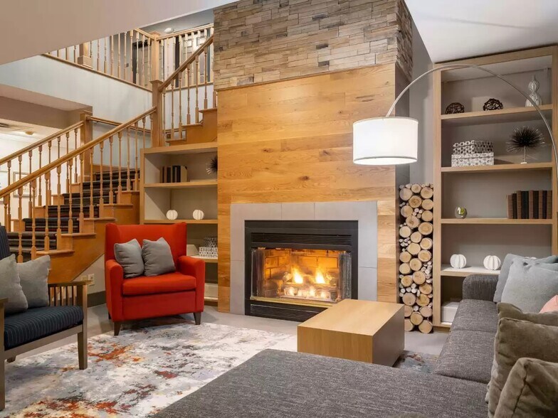 More Photos Of 541 W Dussel Dr, Maumee Hotel For Sale