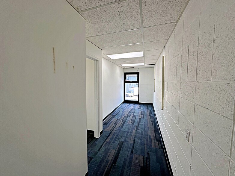 More Photos Of 8127 Fraser Av, Fort McMurray Service For Lease