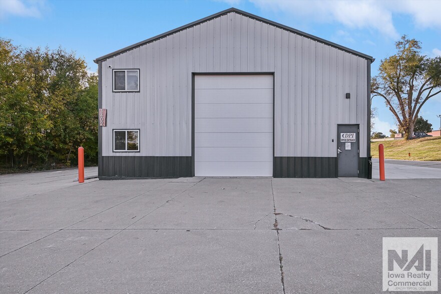 More Photos Of 1402 SW 18th St, Cedar Rapids Warehouse For Lease