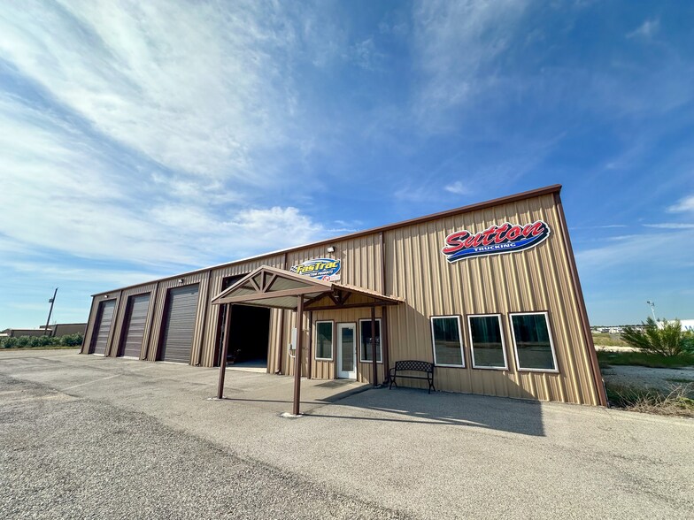 More Photos Of 846 York Creek Rd, New Braunfels Industrial For Lease