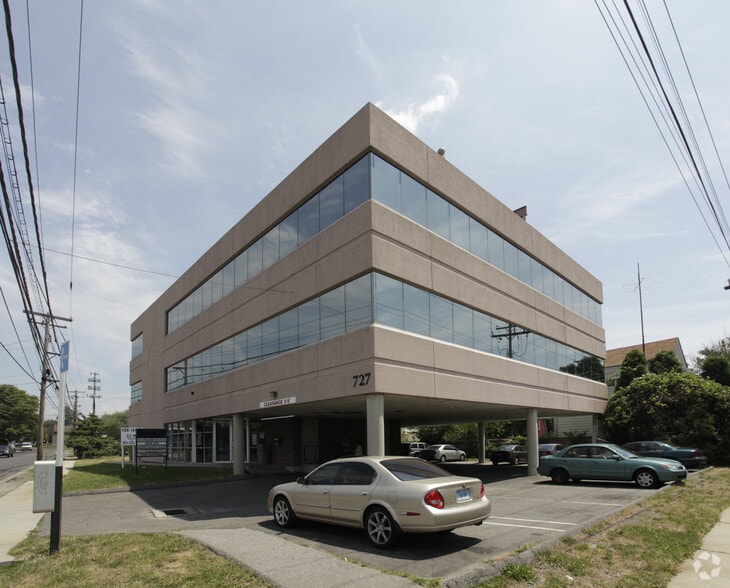 Primary Photo Of 727 Honeyspot Rd, Stratford Office Residential For Lease