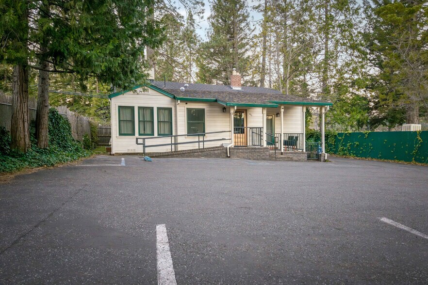 More Photos Of 825 Zion St, Nevada City Office For Sale