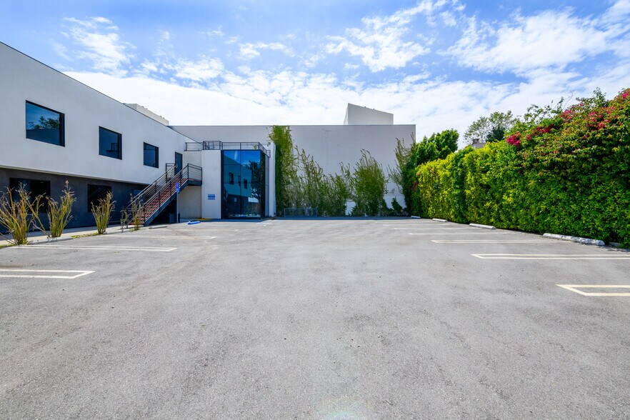 More Photos Of 3331 Ocean Park Blvd, Santa Monica Loft Creative Space For Lease