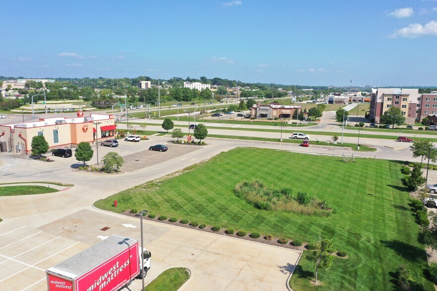 More Photos Of 746 Coral Ridge Ave, Coralville General Retail For Sale