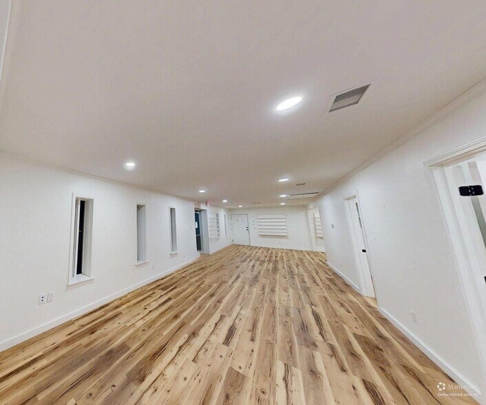 More Photos Of 400 W Cervantes St, Pensacola Flex For Lease