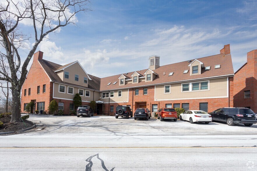 More Photos Of 490 Chapman St, Canton Unknown For Lease