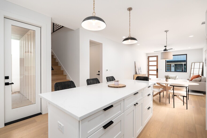 More Photos Of 3001 E 51st St, Austin Apartments For Sale