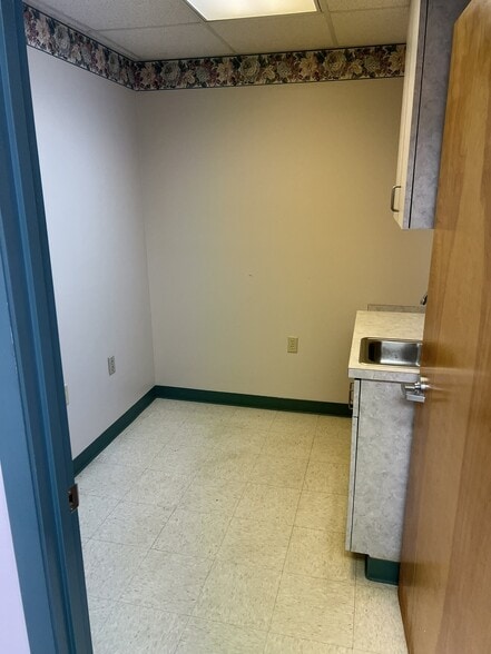 More Photos Of 289 SW Range St, Madison Medical For Lease