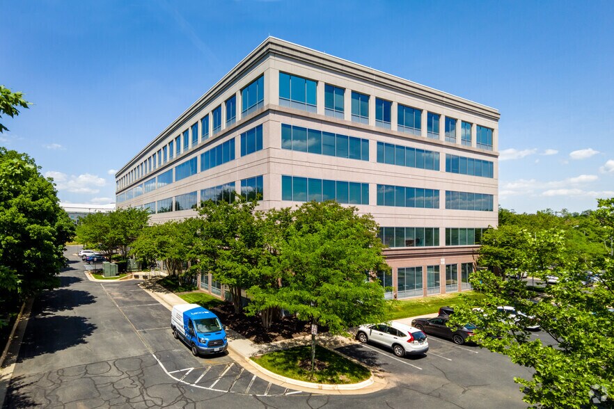 More Photos Of 14840 Conference Center Dr, Chantilly Unknown For Lease