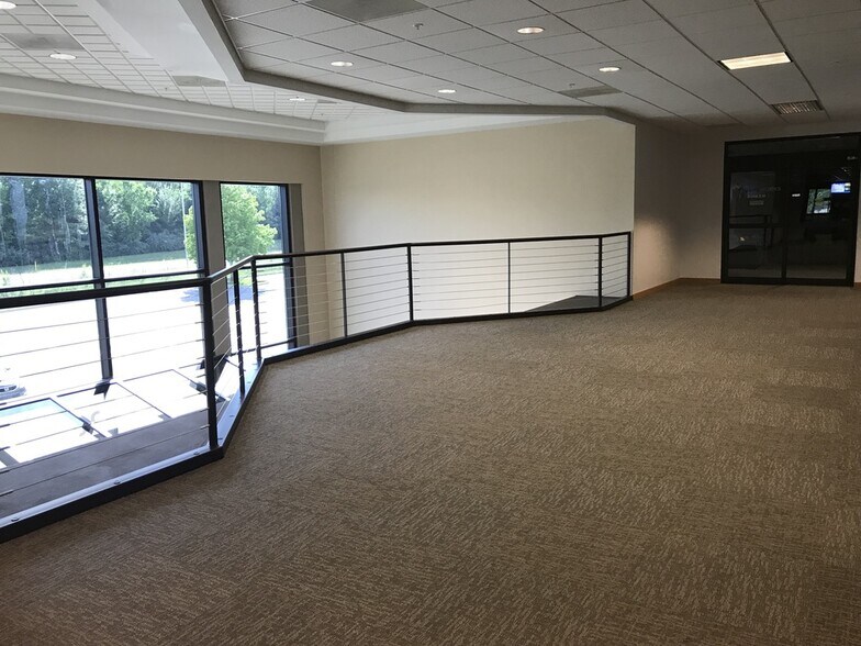 More Photos Of 2720 Dupont Commerce Ct, Fort Wayne Office For Lease