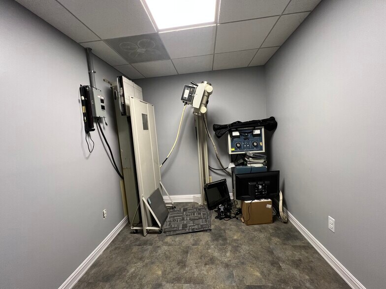 More Photos Of 1010 Ohio Pike, Cincinnati Medical For Sale