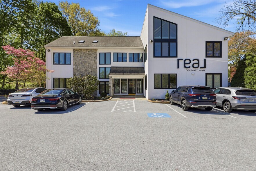 More Photos Of 528 E Lancaster Ave, Wayne Office For Lease