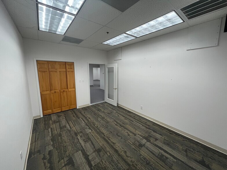 More Photos Of 1616 Centerville Tpke, Virginia Beach Light Distribution For Lease