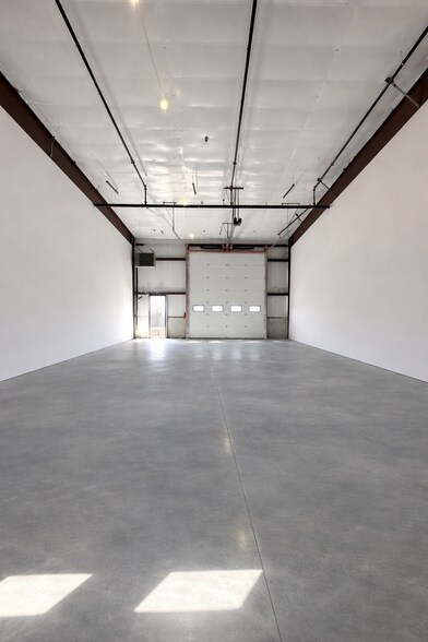 More Photos Of 128 Newbury St, Peabody Unknown For Lease