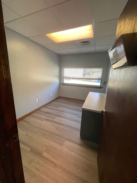More Photos Of 5706 Troost Ave, Kansas City Warehouse For Sale