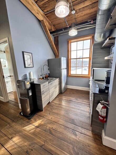 More Photos Of 60 Pleasant St, Ashland Flex For Lease