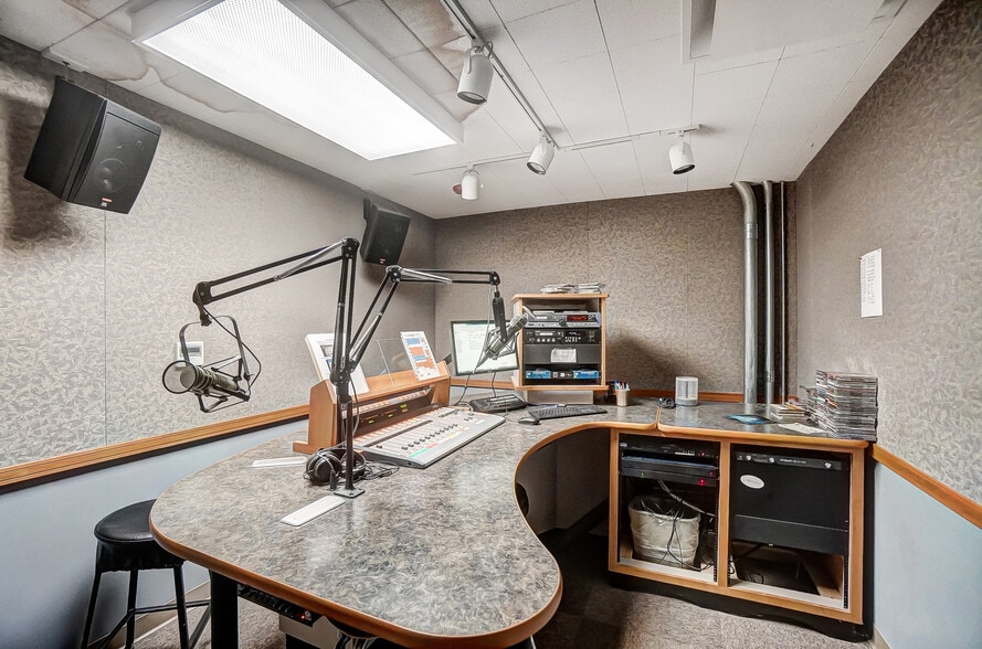 More Photos Of 150 E South College St, Yellow Springs Research And Development For Sale