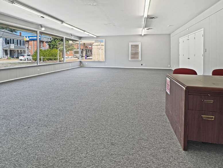 More Photos Of 129 E 5th St, Washington Showroom For Sale